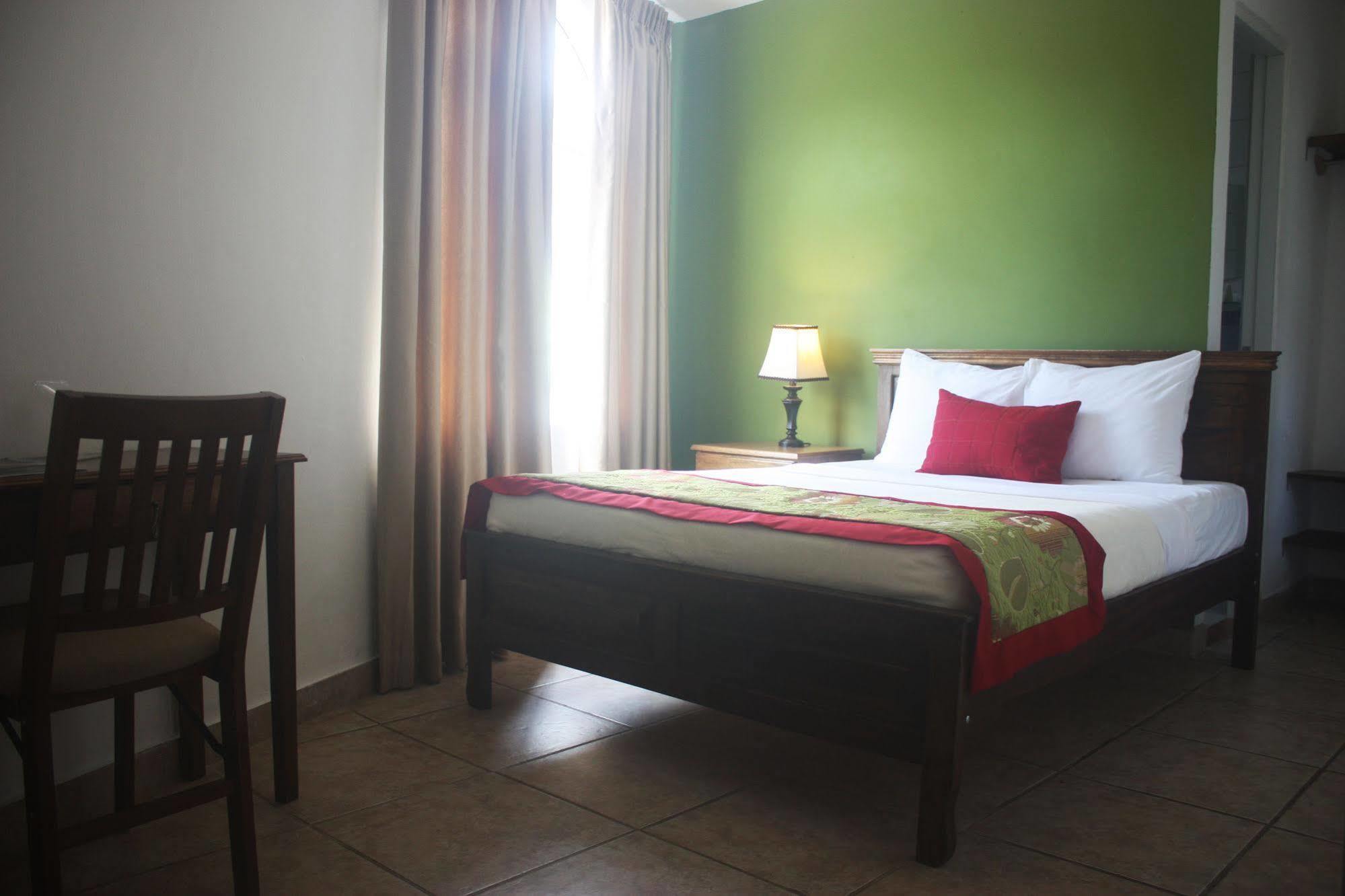 Hotel La Casa De La Abuela 3*